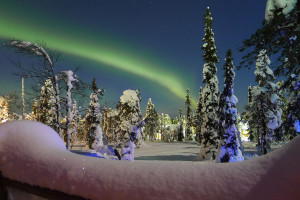 aurora boreale con neve